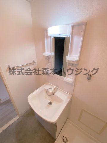【独立洗面台】 | 　コウジィーコート忍ケ丘 | 朝の身支度には欠かせない独立洗面化粧台