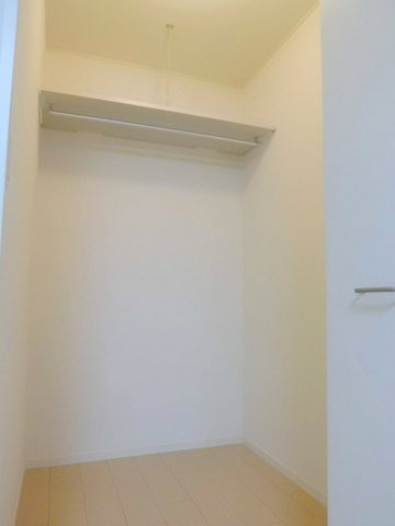 ソレイユ笹下の収納|ゆとりあるウォークインクロゼット