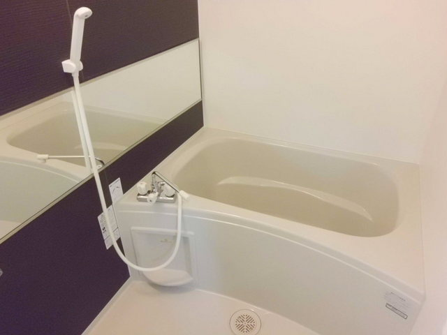 ソレイユ笹下の浴室|ゆとりあるお風呂で一日の疲れを癒しましょう