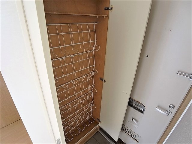 ひかりハイツの玄関|シューズＢＯＸございます