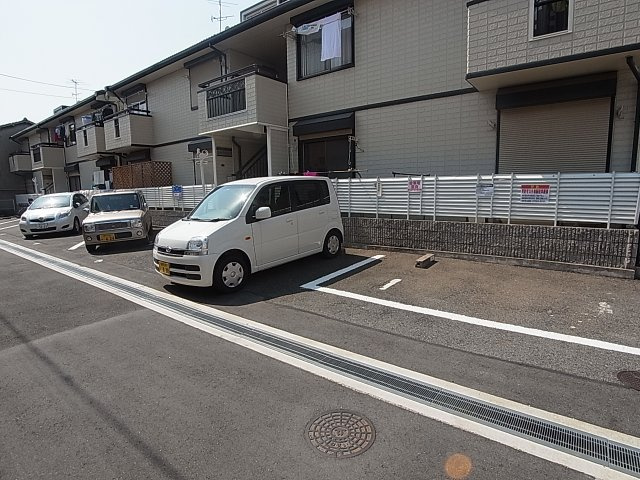 ひかりハイツの駐車場|敷地内駐車場空きございます