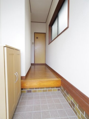 小山貸家の玄関