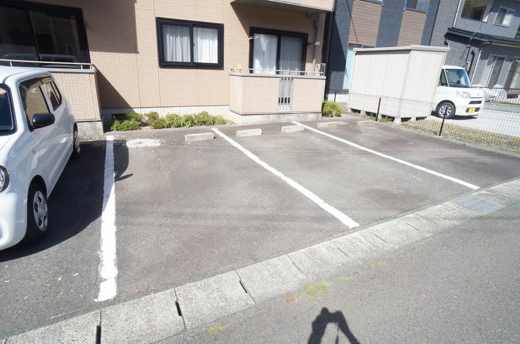 ハウス柿木平 Ｂの駐車場