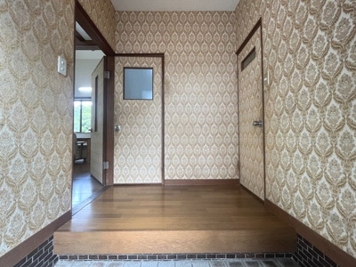 【玄関】 | 中古一戸建　高知市西久万