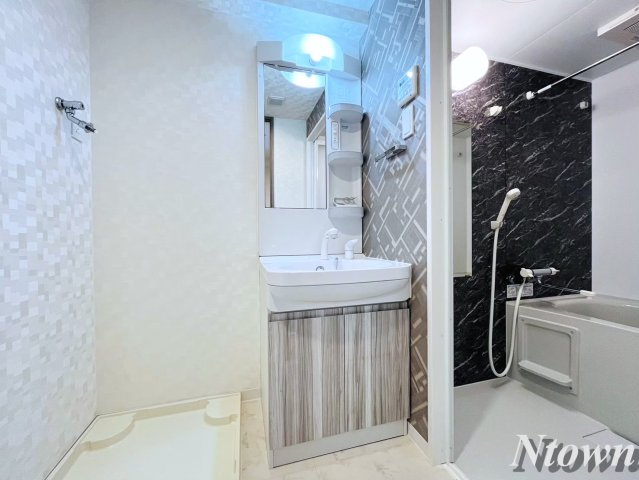 【洗面所】 | S-RESIDENCE東別院 | 明るい洗面所です