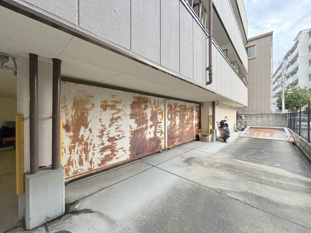第3マンション新島の駐車場