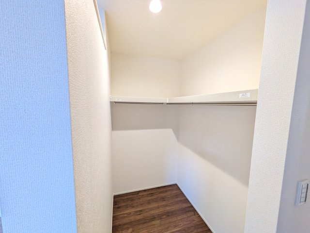 第1　石岡市石岡　新築戸建ての収納|衣類や季節ものバッグ、帽子などの小物もまとめて収納できる広々としたウォークインクローゼット♪