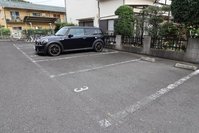 コスモ・グランシャリオの駐車場