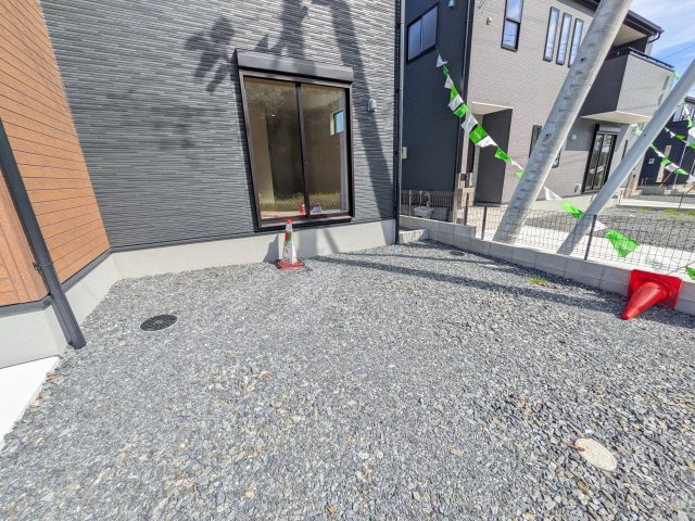 日立市田尻町　6期　新築戸建て　1号棟の庭|日当たりや広さを現地で体感してください。理想のガーデニングや家庭菜園を始めてみませんか。