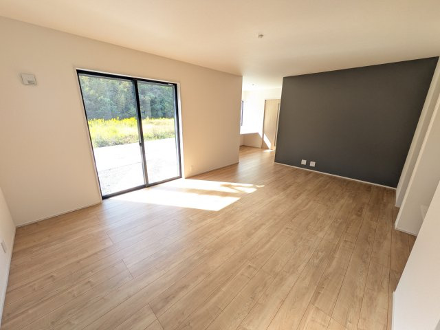 日立市田尻町　6期　新築戸建て　1号棟の居間・リビング|南向きで明るく陽当たりの良いリビングです♪