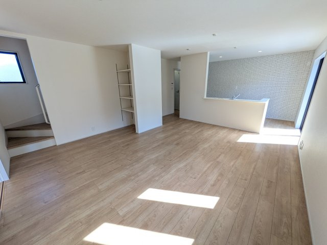 日立市田尻町　6期　新築戸建て　2号棟の居間・リビング|南向きで陽当たり良好の広々としたリビングです♪
