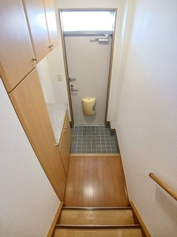 グランドールセレノＢの玄関|収納もある玄関です