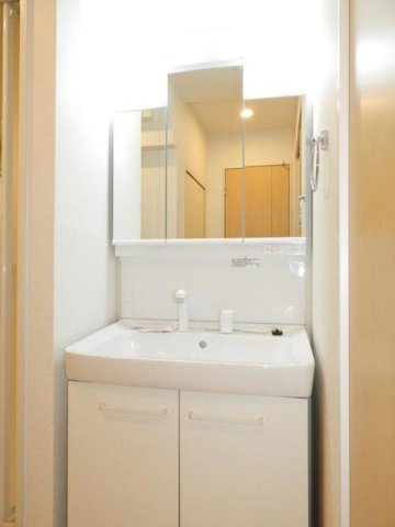プティクールシャンロジュマンＡの洗面所|忙しい朝には欠かせない洗面所です