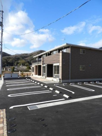 プティクールシャンロジュマンＡの駐車場|駐車場があります