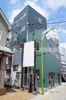 リブリ・クレヨンの外観