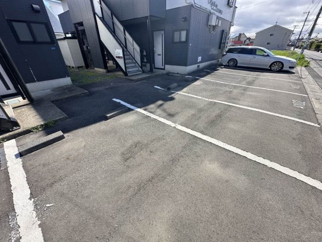 ハイライフシティ北天昌寺Ａの駐車場