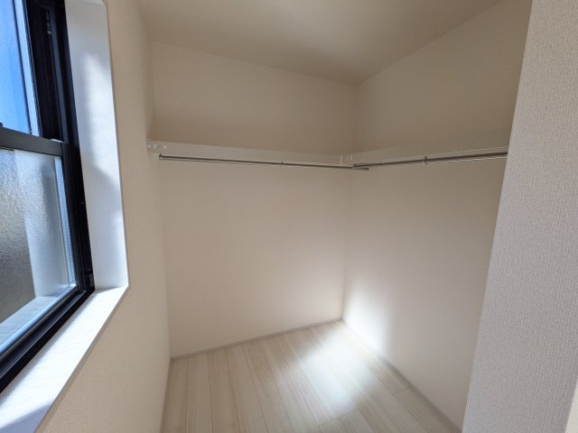 日立市田尻町　6期　新築戸建て　4号棟の収納|衣類や季節ものバッグ、帽子などの小物もまとめて収納できる広々としたウォークインクローゼット♪