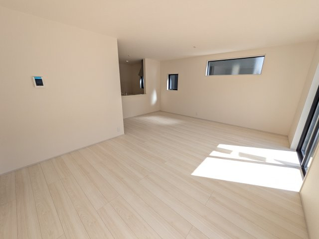 日立市田尻町　6期　新築戸建て　4号棟の居間・リビング|南向きで明るく陽当たりの良いリビングです♪