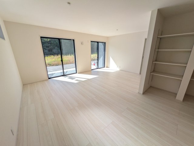 日立市田尻町　6期　新築戸建て　4号棟の居間・リビング|南向きで陽当たり良好の広々としたリビングです♪
