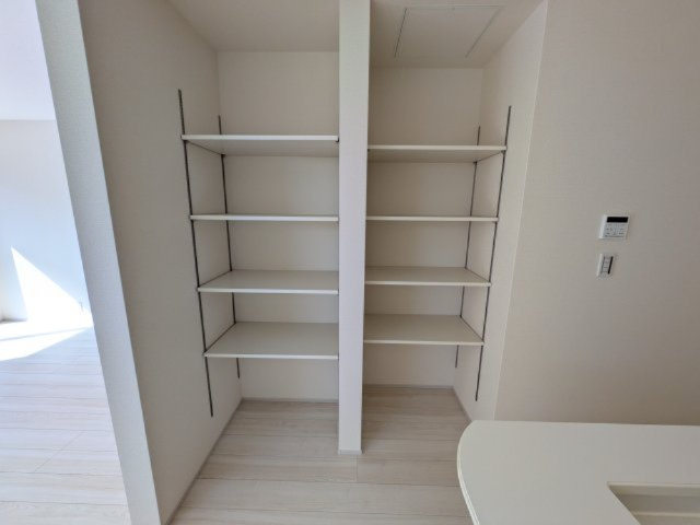 日立市田尻町　6期　新築戸建て　4号棟のキッチン|大容量のパントリー♪