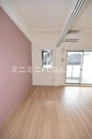 セレニテ南堀江エクラの寝室|壁紙の色などは部屋によって違います