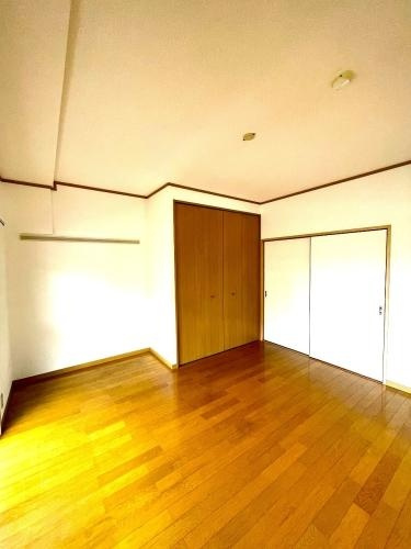 ルミエール諸岡の寝室