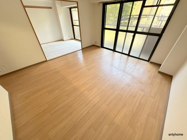 ル・アン緑地　仲介手数料無料の居間・リビング
