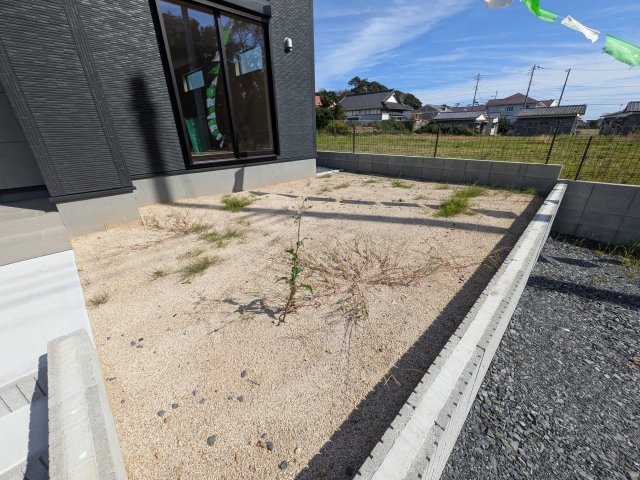 日立市田尻町　6期　新築戸建て　5号棟の庭|日当たりや広さを現地で体感してください。理想のガーデニングや家庭菜園を始めてみませんか。