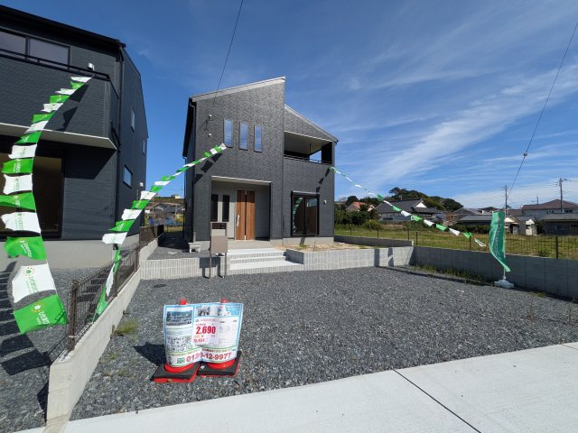 日立市田尻町　6期　新築戸建て　5号棟の外観|【月々5万円台〜】
写真だけでは伝わらない快適さを、ぜひ現地で体感しませんか？
即日見学可能です！平日のご案内も可能です♪
お気軽にお問合せください！