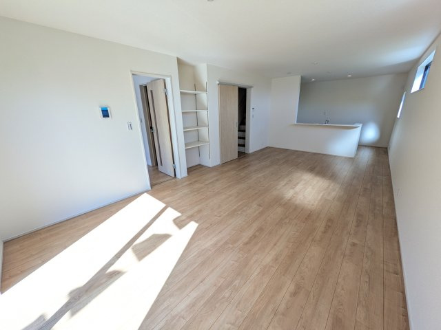 日立市田尻町　6期　新築戸建て　5号棟の居間・リビング|南向きで陽当たり良好の広々としたリビングです♪
