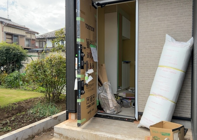 【防犯設備】 | 大野台新築戸建 | 当然のことではありますが、オートロックやセンサーライト、ホームセキュリティーなどの防犯設備があれば、小さいお子様がいるご家庭も安心ですよね！まず物件購入の際は、防犯設備もチェックするようにしましょう。