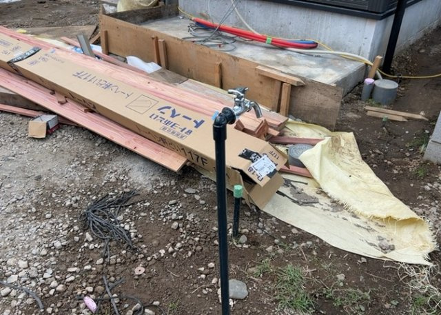 【設備】 | 大野台新築戸建 | 敷地内には、散水栓や立水栓があります。水道水を直接利用できるため、水を運ぶ手間を省くことが出来ます。大量の水を必要とする洗車作業や清掃などに役立ちます。その他設備とあわせて、現地でご確認ください。