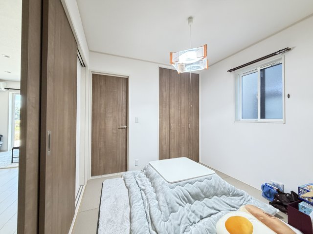 横室築浅住宅の和室|■リビングと続き間タイプの和室です。
