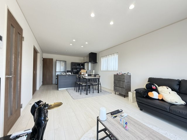 横室築浅住宅の居間・リビング|■家具の配置もしやすいです♪