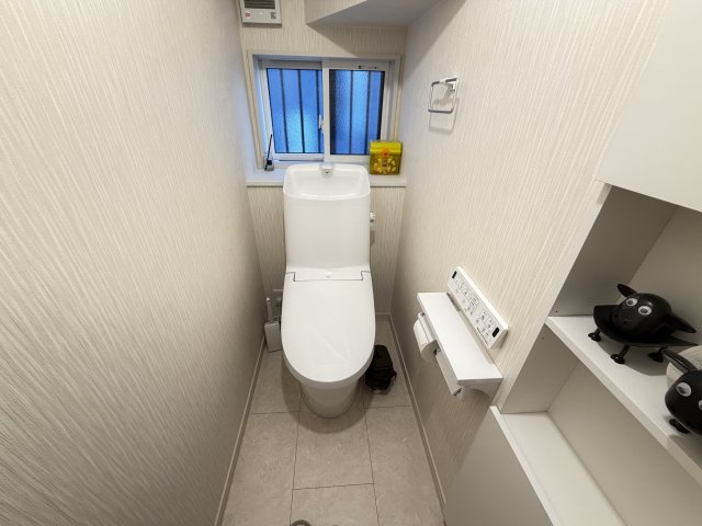 横室築浅住宅のトイレ|■トイレは各階にございます