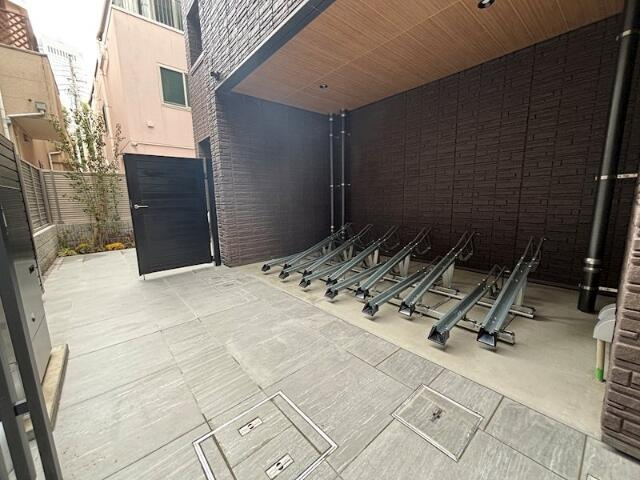 風香西新宿の駐車場