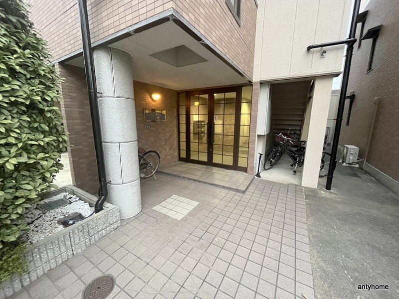 エランドール江坂　仲介手数料無料のエントランス