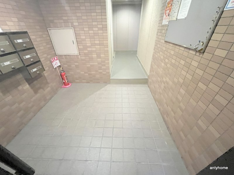 エランドール江坂　仲介手数料無料のロビー