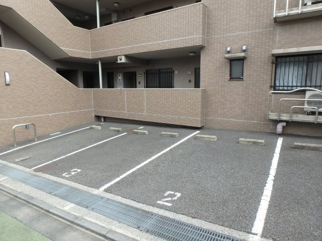 エクセルコート千駄木の駐車場