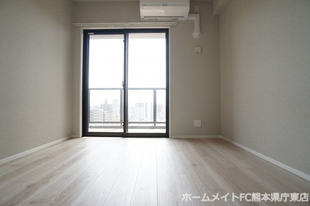 レーベン熊本新町EMBRACEの洋室