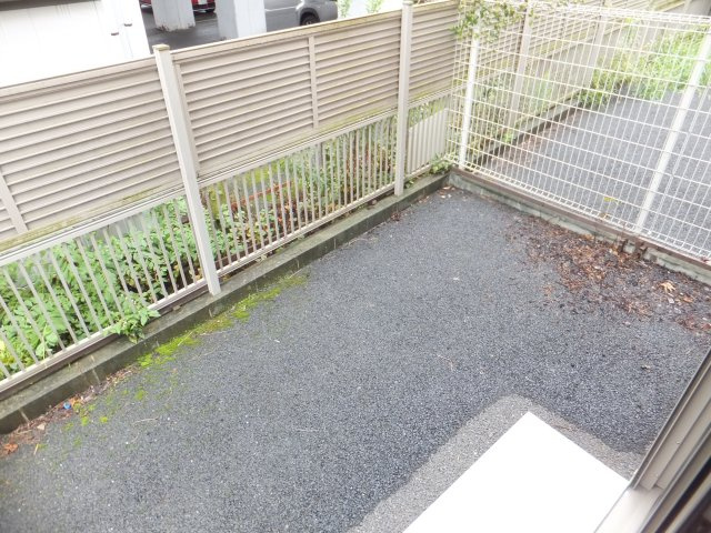 エヌズ本八幡のバルコニー