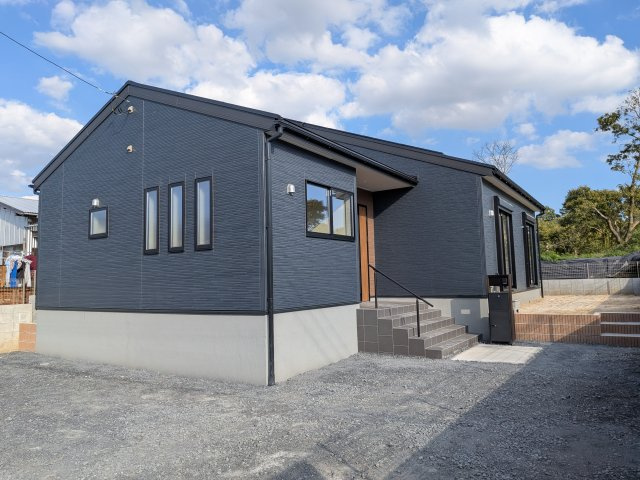 第3　石岡市山崎　新築戸建ての外観|【月々4万円台〜】
写真だけでは伝わらない快適さを、ぜひ現地で体感しませんか？
即日見学可能です！平日のご案内も可能です♪
お気軽にお問合せください！