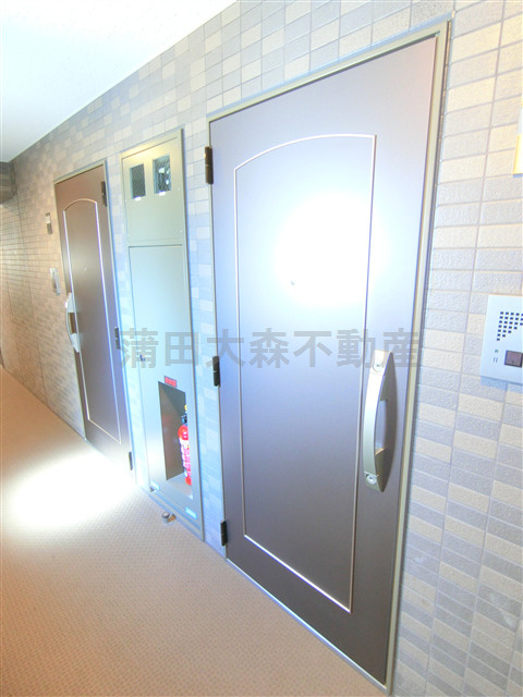 ルーブル大鳥居伍番館の玄関