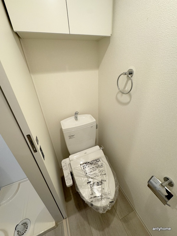 セレニテ難波ミラク参番館　仲介手数料無料のトイレ