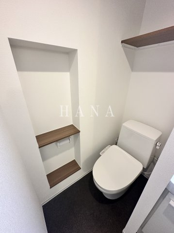 アルクルミエールのトイレ|落ち着いた色調のトイレです
