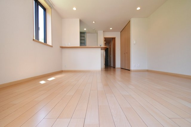 西宮市池開町のアパートの居間・リビング
