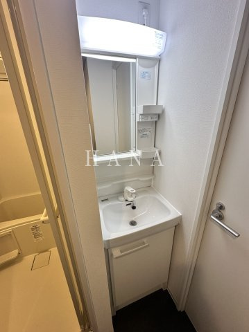 アルクルミエールの洗面所|明るい洗面所です