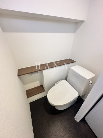 アルクルミエールのトイレ|落ち着いた色調のトイレです