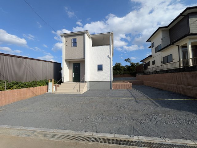 第4　石岡市山崎　新築戸建ての前面道路含む現地写真|現地案内会開催中です！ 平日のご見学も可能です。 お気軽にお問い合わせください♪ 【リアライズ不動産】 0297-86-8370まで♪