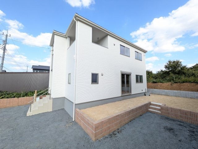 第4　石岡市山崎　新築戸建ての外観|【月々4万円台〜】
写真だけでは伝わらない快適さを、ぜひ現地で体感しませんか？
即日見学可能です！平日のご案内も可能です♪
お気軽にお問合せください！